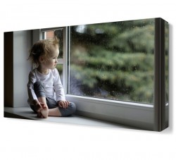 Pencere Önündeki Bebek Tablosu