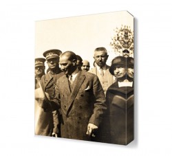 Halkın İçinde Atatürk Tablosu
