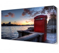 Deniz Kıyısındaki Telefon Kulübesi Tablosu