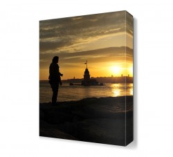 Gece Kız Kulesi ve Kadın Tablosu